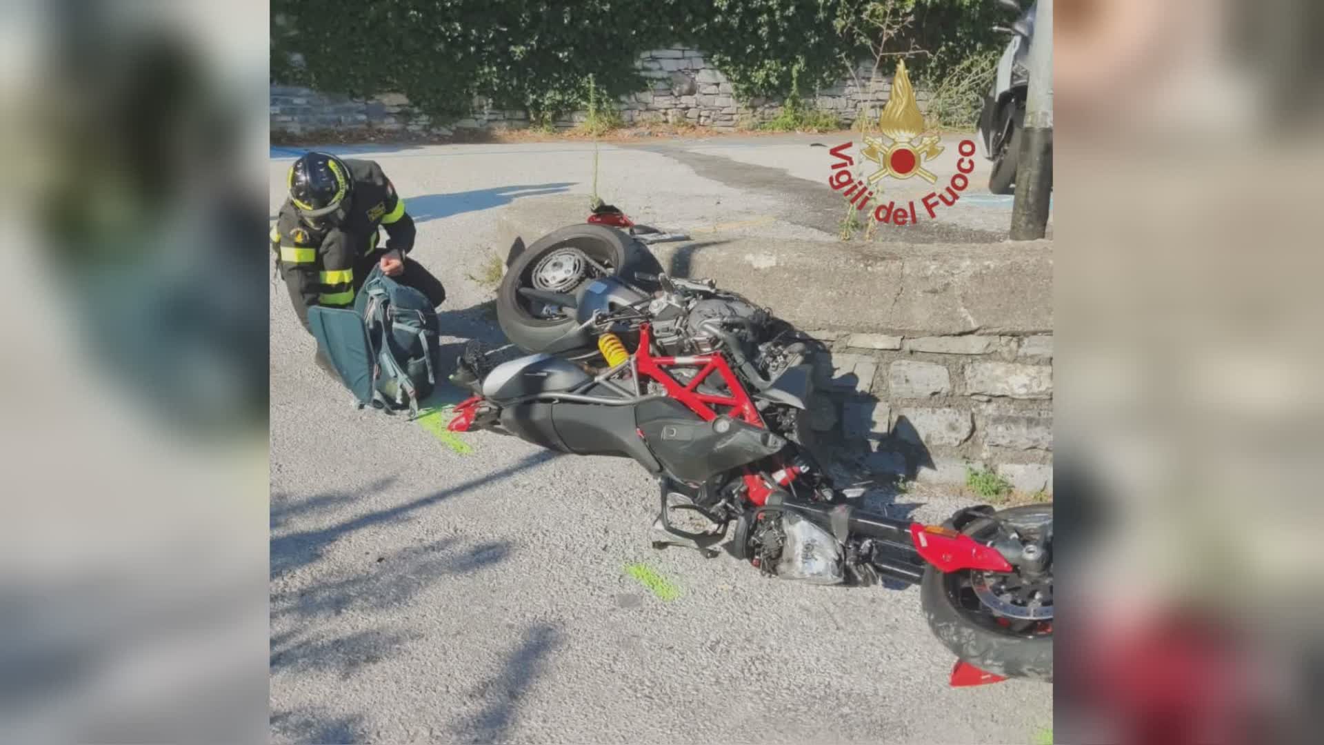 Incidente a Moltrasio, è in prognosi riservata a Varese il motociclista 36enne ferito nello schianto
