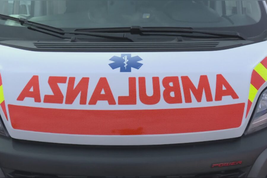 12947 Como incidente in via Piave tra auto e moto. Feriti un 45enne e un 13enne. Traffico bloccato 1783671777