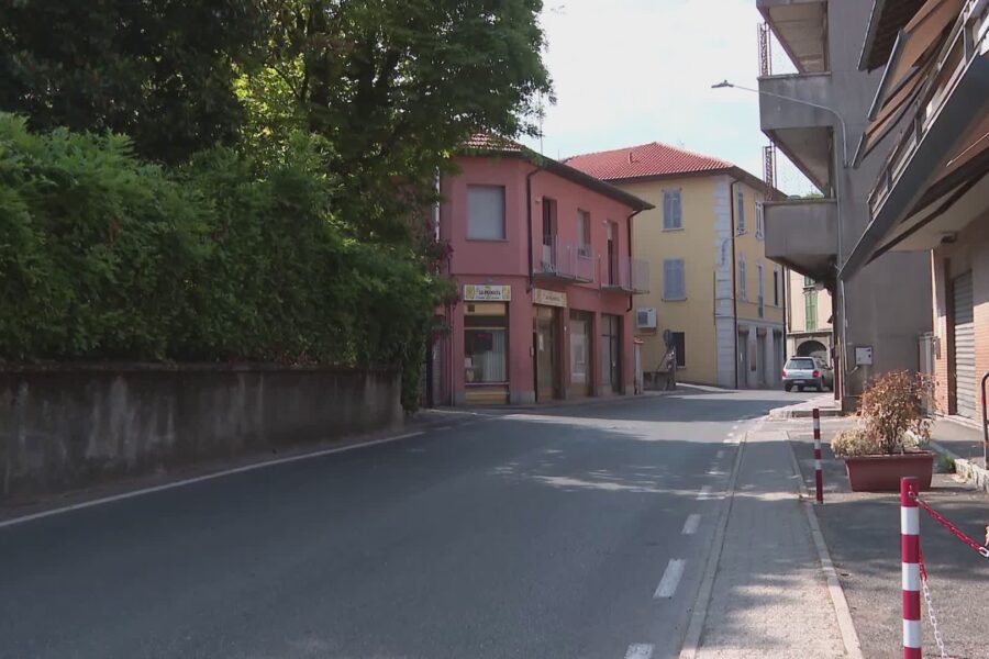 12975 Villa Guardia auto investe un gruppo di giovani davanti a una pizzeria 1783765302