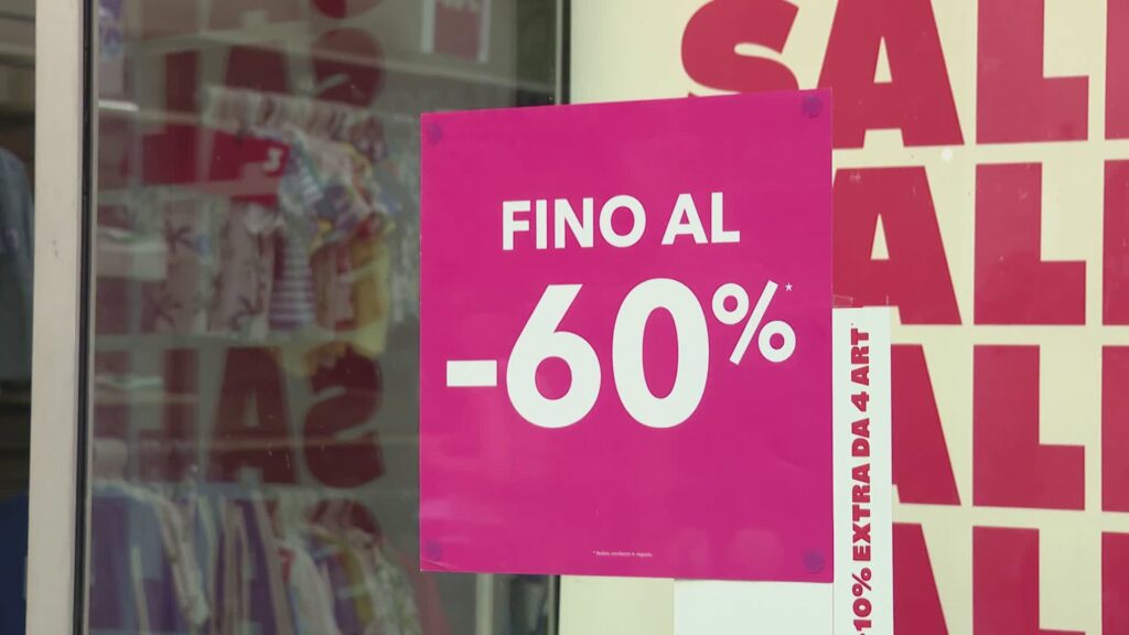Como, al via i saldi estivi. Tra caldo e turisti, parte la stagione degli sconti