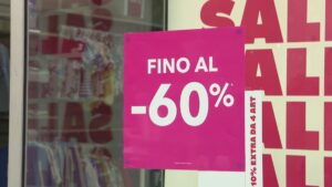 Como, al via i saldi estivi. Tra caldo e turisti, parte la stagione degli sconti