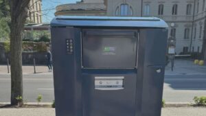 Overtourism a Como: aumentano i cestini “intelligenti”: i primi sono già operativi sul lungolago
