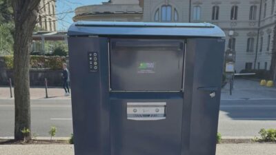 Overtourism a Como: aumentano i cestini “intelligenti”: i primi sono già operativi sul lungolago