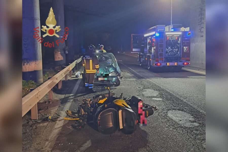 13049 Como scontro tra auto e moto in via Brogeda. Tre feriti 1783937326