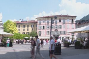 Piazza Volta e via Garibaldi, movida fuori controllo. Weekend di caos e risse