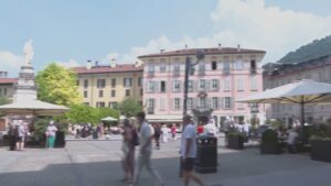 Piazza Volta e via Garibaldi, movida fuori controllo. Weekend di caos e risse