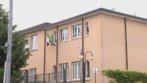 Le firme del Comitato contro la chiusura della primaria di Socco, il sindaco: “Aperti al confronto”