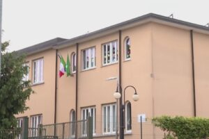 Le firme del Comitato contro la chiusura della primaria di Socco, il sindaco: “Aperti al confronto”