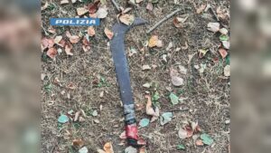 Como, rissa al Parco Sant’Elia. Poliziotto minacciato con una roncola, due arresti