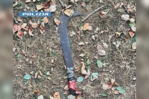 Como, rissa al Parco Sant’Elia. Poliziotto minacciato con una roncola, due arresti