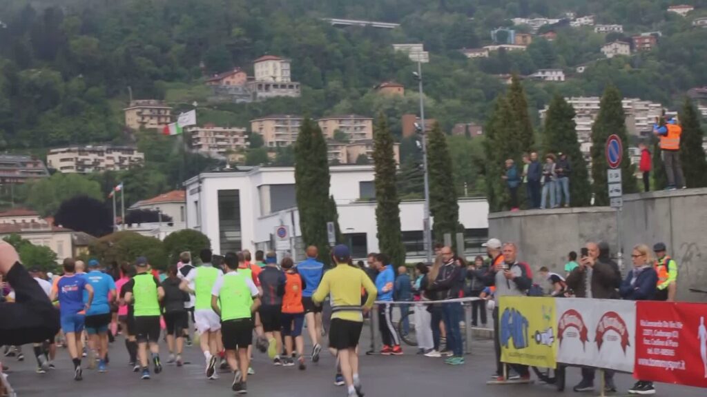 Il triathlon debutta a Como: nuoto, bici e corsa in città. Modifiche alla viabilità