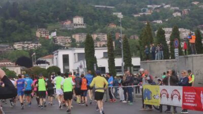 Il triathlon debutta a Como: nuoto, bici e corsa in città. Modifiche alla viabilità