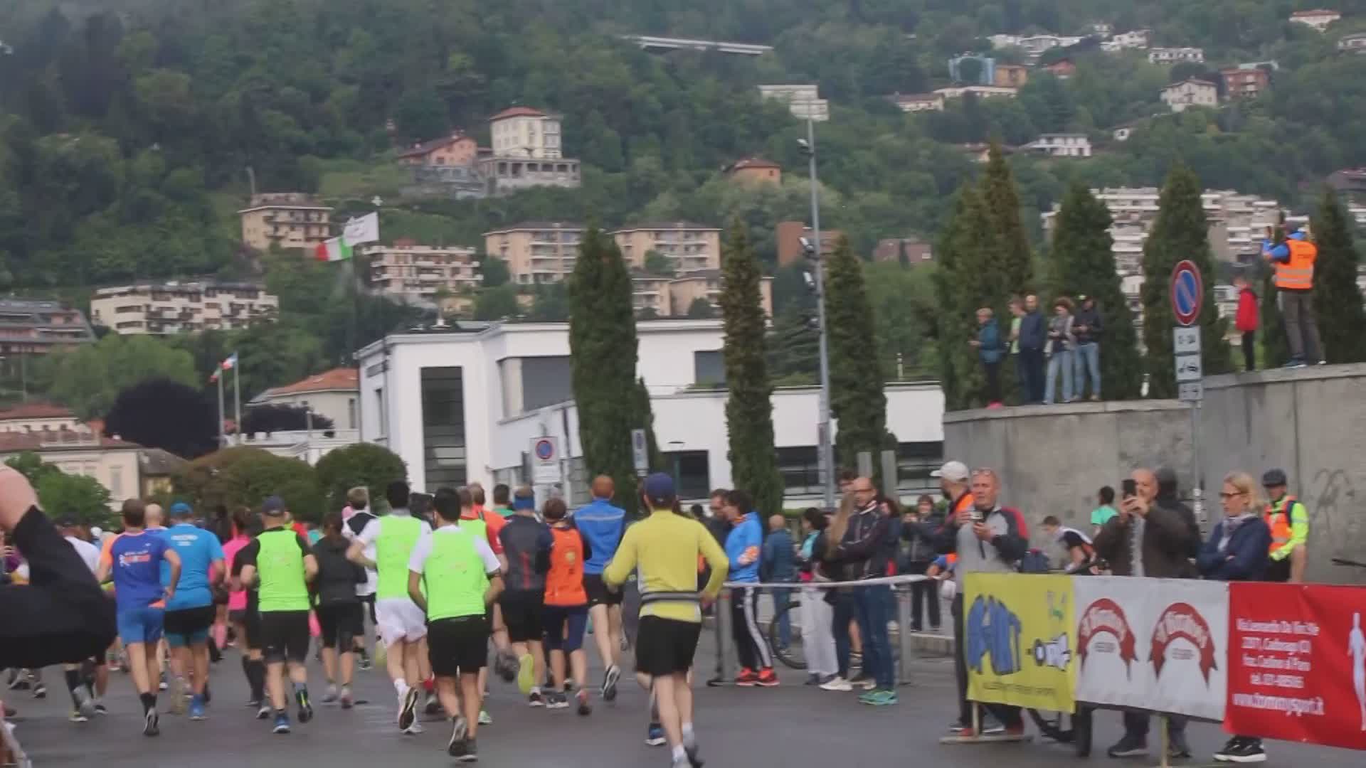 Il triathlon debutta a Como: nuoto, bici e corsa in città. Modifiche alla viabilità