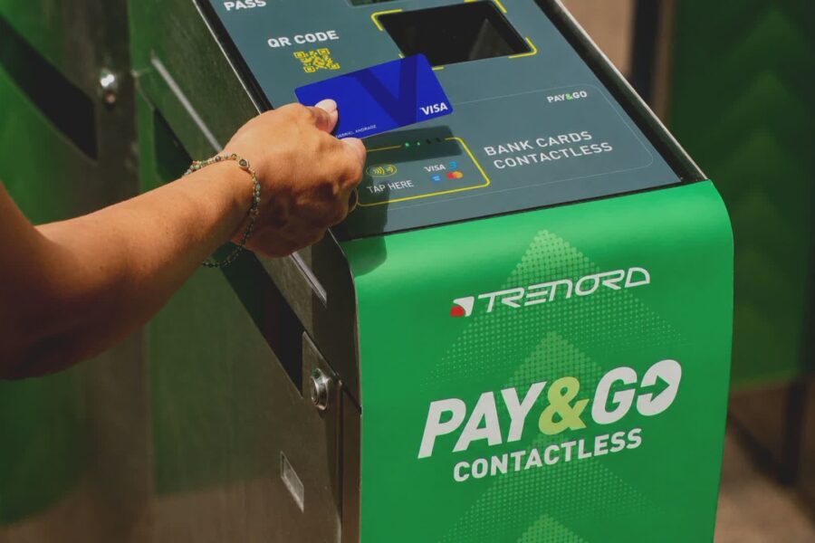 Treni, il biglietto diventa contactless. Parte Pay&Go sulla linea Milano Cadorna-Como Lago