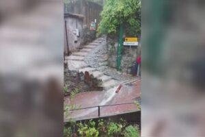 Maltempo, strade come fiumi a Como. Sirene a Blevio, ma nessun danno
