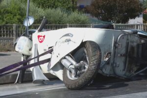 In moto contro un palo a Fino Mornasco, gravissimo 15enne