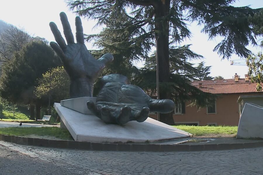 13413 Como viale Tokamachi guasto allilluminazione. Dopo il nubifragio arrivano i lampioni provvisori 1784376722