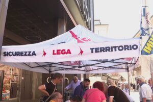 Elezioni Como 2027, Lega in piazza per le primarie. “Nome dopo l’estate, Vannacci? Non ci preoccupa”
