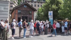 Il sindaco di Varese boccia il turismo di Como. Galimberti: “Città invivibile per i residenti”