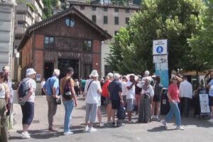 Il sindaco di Varese boccia il turismo di Como. Galimberti: “Città invivibile per i residenti”