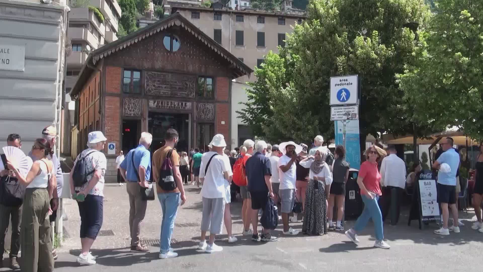 Il sindaco di Varese boccia il turismo di Como. Galimberti: “Città invivibile per i residenti”