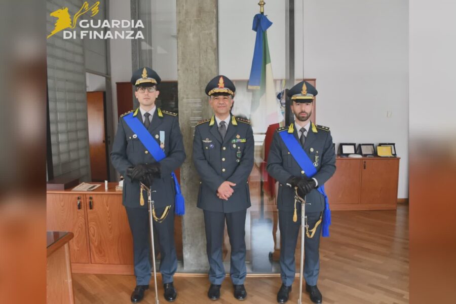 13493 Menaggio il tenente Guarnera e il nuovo comandante della della guardia di finanza 1784554973
