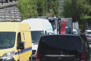 Tremezzina, solita coda. E non c’è un perché. Traffico troppo intenso, viabilità in tilt