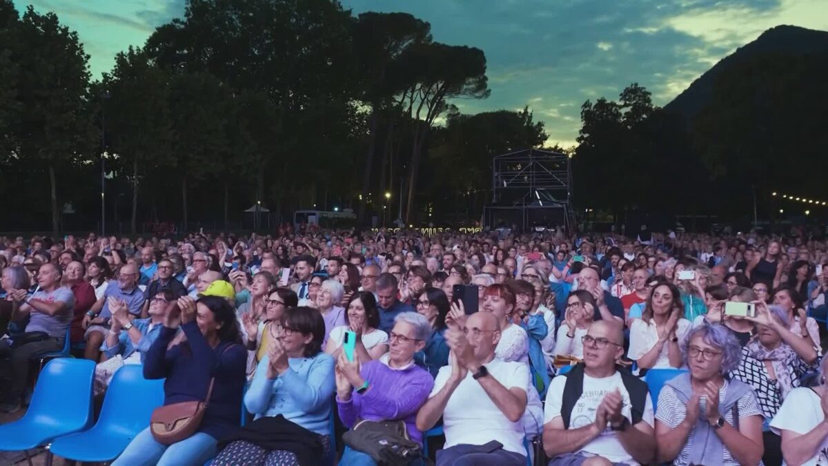 Lake Sound Park: gran finale con Alfa, Mannarino, Charlie Puth e Luca Carboni a Villa Erba