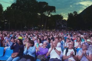 Lake Sound Park: gran finale con Alfa, Mannarino, Charlie Puth e Luca Carboni a Villa Erba