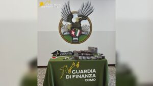 Venti chili di hashish nel vano della gomma di scorta, 58enne arrestato dai finanzieri