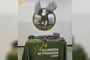Venti chili di hashish nel vano della gomma di scorta, 58enne arrestato dai finanzieri