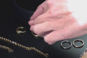 Una truffa e una tentata, arrestato 29enne. La moglie di una vittima ha chiamato i carabinieri