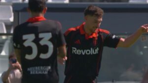 Como-Paris Fc finisce 2-2, reti di Gabrielloni e Douvikas. Brillano i giovani e i nuovi acquisti