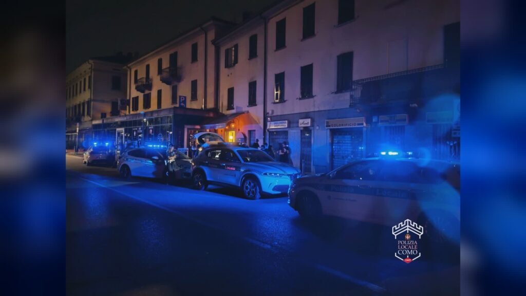 Tavolini irregolari, droga e alcol ai minori. Notte di controlli della polizia locale a Como