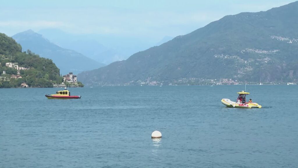 Tragedia nel lago a Menaggio, si tuffa per salvare il figlio