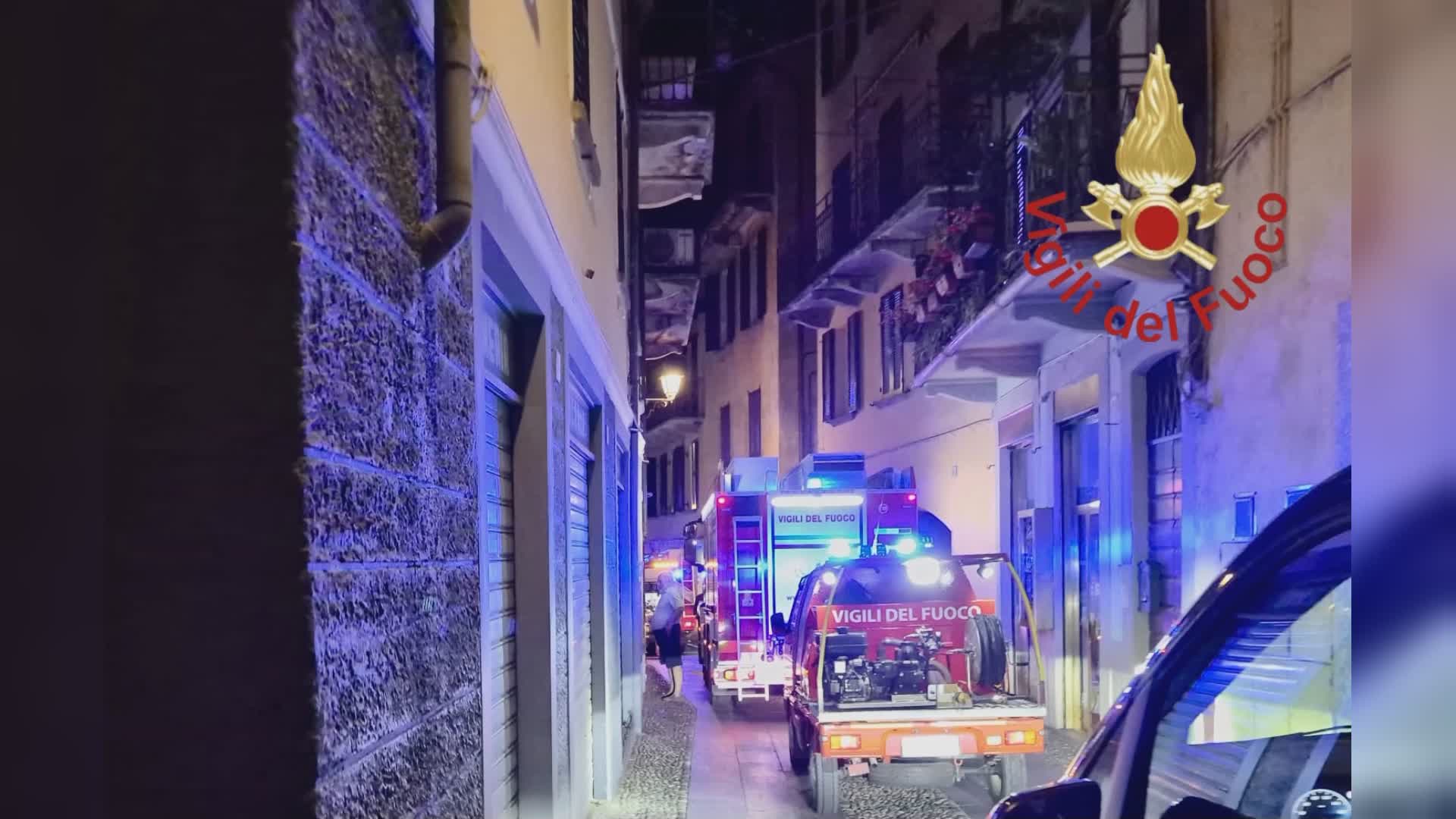 Bellagio, fiamme nella camera di un b&b. Intervento dei vigili del fuoco in via Stanga