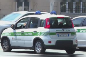 Como, senzatetto aggredisce gli agenti della polizia locale in via Giulini. Arrestato 35enne