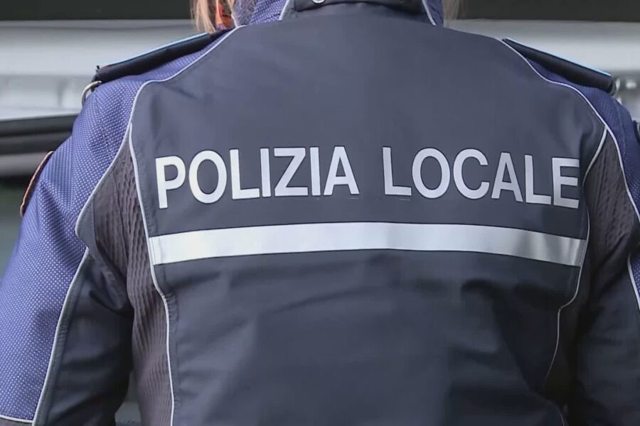 Como, senzatetto aggredisce gli agenti della polizia locale in via Giulini. Arrestato 35enne