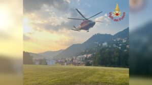 Nei boschi tra Como e Brunate, 19enne va fuori sentiero e si perde. Salvata dai vigili del fuoco