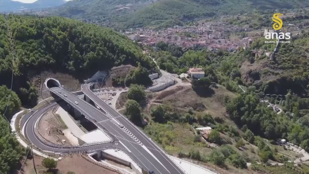 Esodo estivo, sabato da bollino nero sulle strade. Cantieri sospesi e aumento di personale
