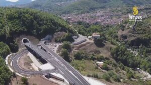Esodo estivo, sabato da bollino nero sulle strade. Cantieri sospesi e aumento di personale