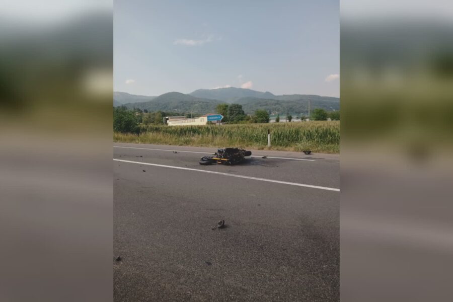 13984 Montorfano schianto tra auto e moto sulla statale Briantea. Un ferito in ospedale 1785518393
