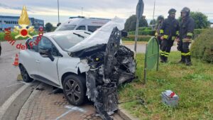 Cirimido, scontro tra due auto. Due feriti all’ospedale Sant’Anna