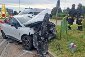 Cirimido, scontro tra due auto. Due feriti all’ospedale Sant’Anna