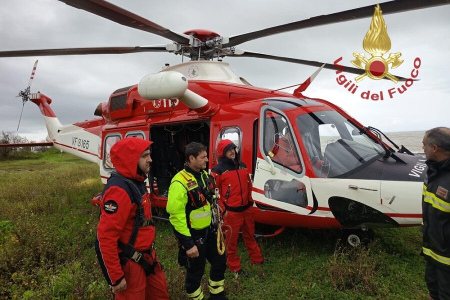 Vasta operazione di recupero da parte dei Vigili del fuoco