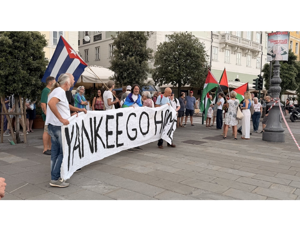 "Yankee go home", protesta a Trieste contro presenza ambasciatore Usa Fertitta