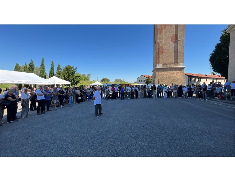 A San Stino di Livenza chiesa piena per il funerale di Chiara Guerra