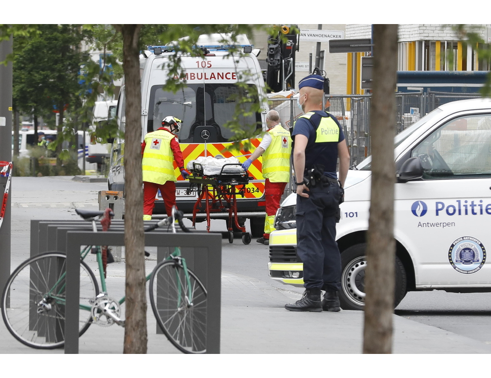 Almeno 5 morti nell’incendio in un condominio ad Anversa