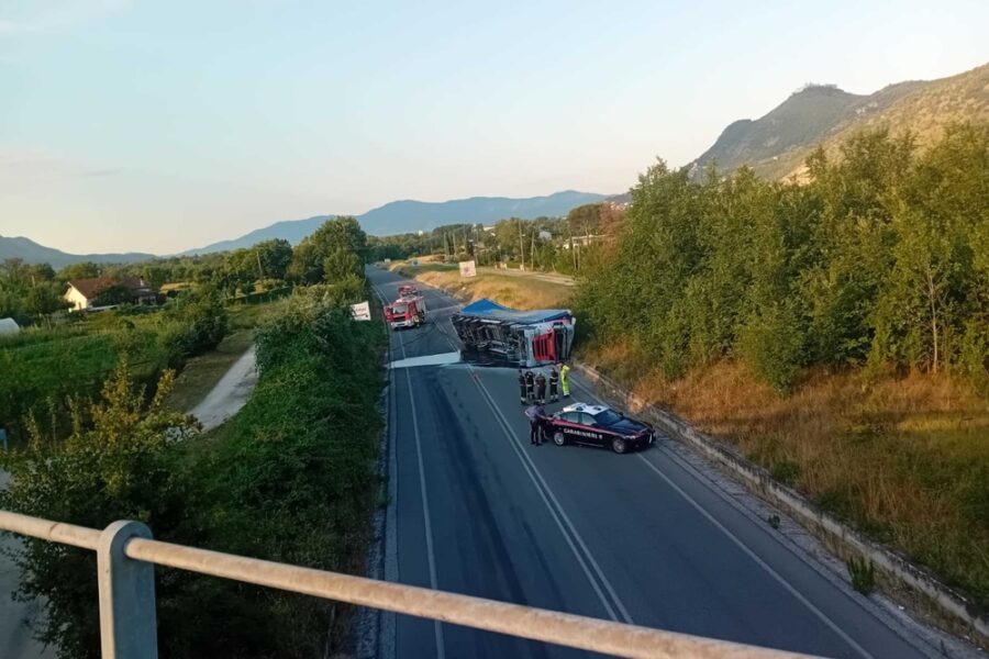 Nel tratto di Sant'Elia Fiumerapido. Camionista in elicottero a Roma