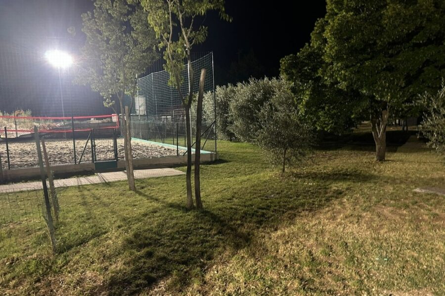 E' successo nel parco pubblico del piccolo centro della Valnerina ternana